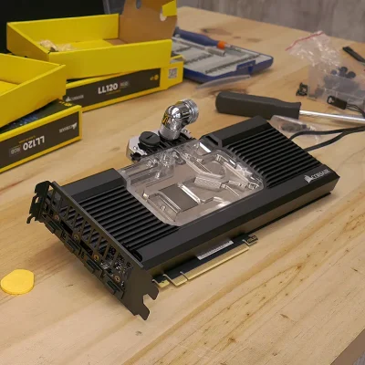 Aspecto final de la tarjeta grafica con refrigeracion liquida custom