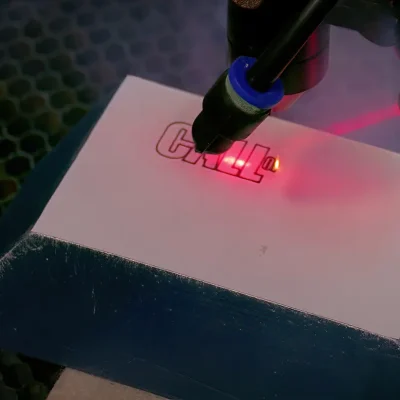 Corte del logo de Call of Duty con laser