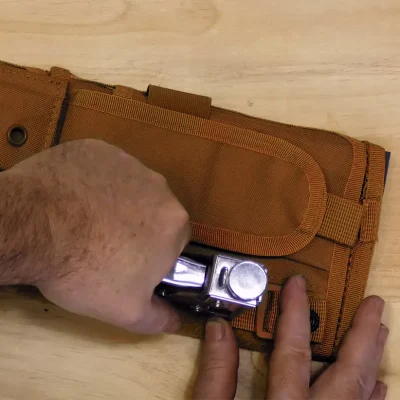 Fijado con grapas de las partes del chaleco militar