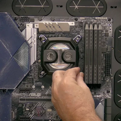 Instalacion del bloque de refrigeracion liquida en la CPU