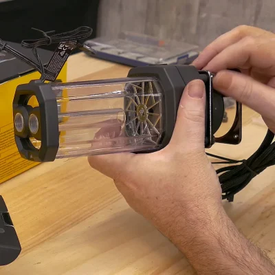 Montaje del soporte del deposito de refrigeracion liquida