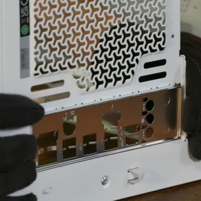 Instalar el blackplate de la placa base