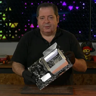 Placa base con todos los componentes instalados