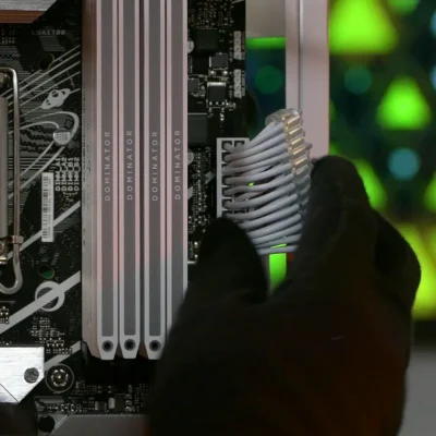 Conecta los cables a la placa base