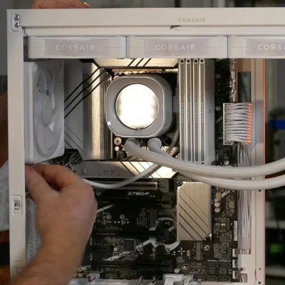 Instalar el ventilador trasero y conectar los cables LINK