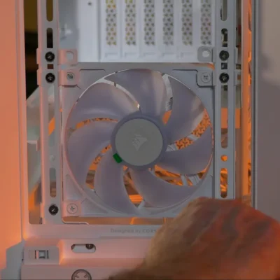 Instalar los ventiladores frontales con los conectores LINK