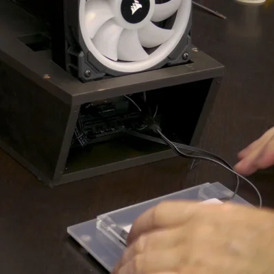 Conectamos los ventiladores al Commander Pro en el equipo modding Corsair Z1