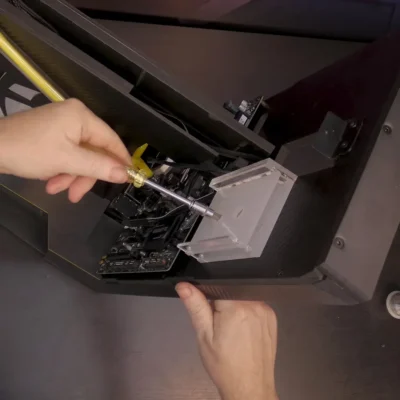 Fijamos los soportes para los SSD del equipo personalizado Z1 de Corsair