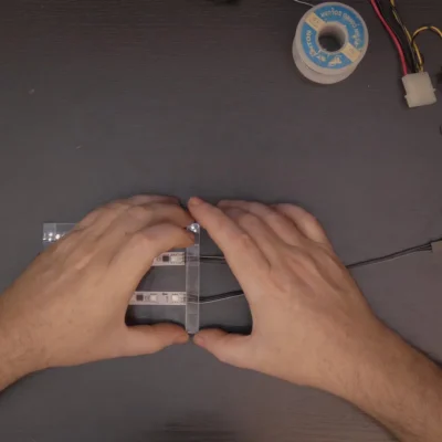 Montamos tiras RGB en los soportes de los SSD del PC mod Corsair Z1