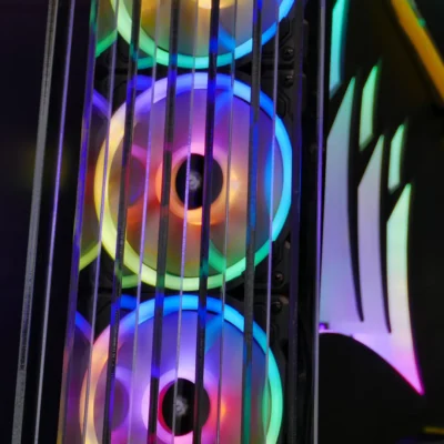 Acabado final del frontal del equipo custom Corsair Z1